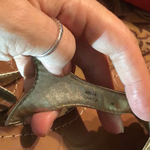 COACH METALLIC GOLD LEATHER BUCKLE SANDALS W/CHARM - Picture 15 of 15